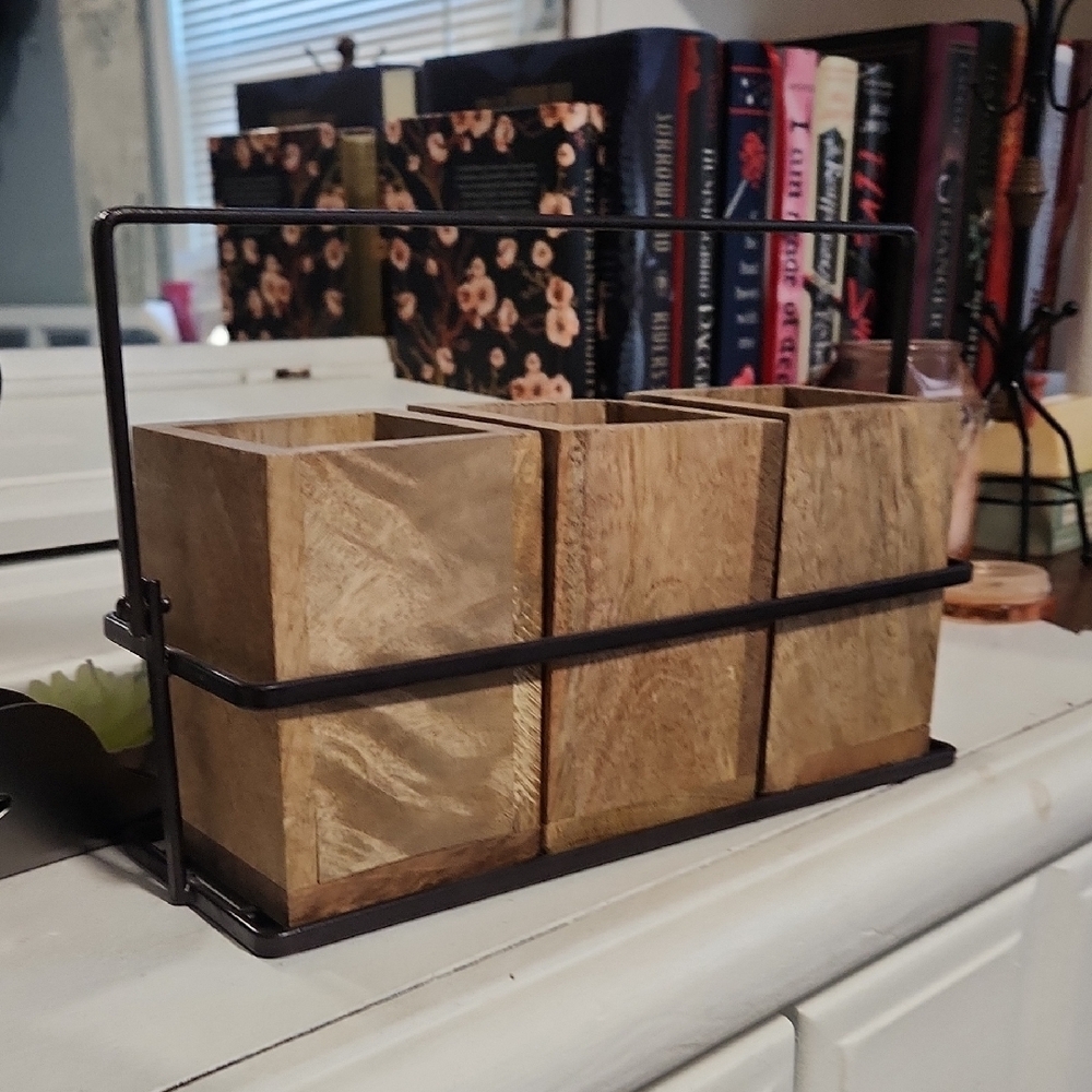 Wooden Organizer with Metal Frame - Picture 5 of 8